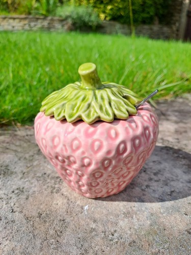 Strawberry jam pot bordallo - strawberry, pot,