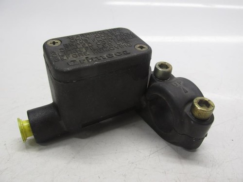 Front brake master cylinder - front,