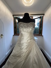 Suzanne Neville wedding dress size 16  Excellent Condition  