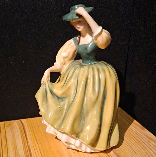 Royal doulton buttercup hn2309 - doulton,