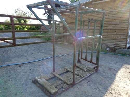 Basic cattle crush 195 vat - cattle,