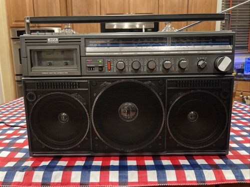 Vintage magnovox boombox 4 - vintage, boombox-