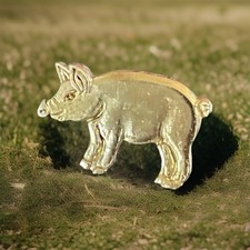 Vintage Small Gold Toned Metal Pig Pin Badge. L3