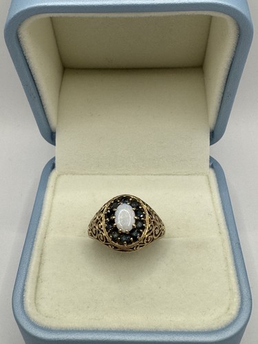 9ct gold sapphire - gold,