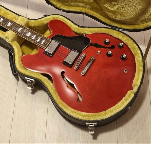 Epiphone inspired gibson - by,