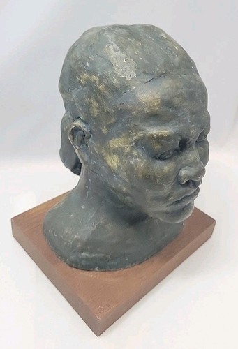 Bust unknown woman on - bust,