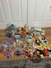 MASSIVE BUNDLE OF PLAYMOBIL JOBLOT INCLUDES FIGURES, FURNITURE & 100s OF OUTFITS