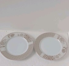 2 X PIP STUDIO SPRING TO LIFE DINNER PLATES 10.5 INCH DIAMETER EXCELLENT COND'