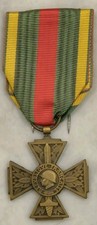 WWI 1914-1918 French Volunteer Combatant  Medal / Croux Du Combattant Volontaire