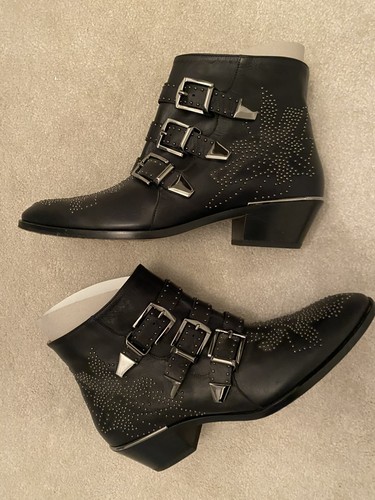Chloe susanna black - -, gun
