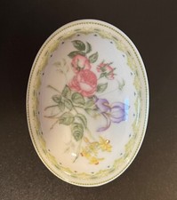 Royal Doulton Camilla box 1990