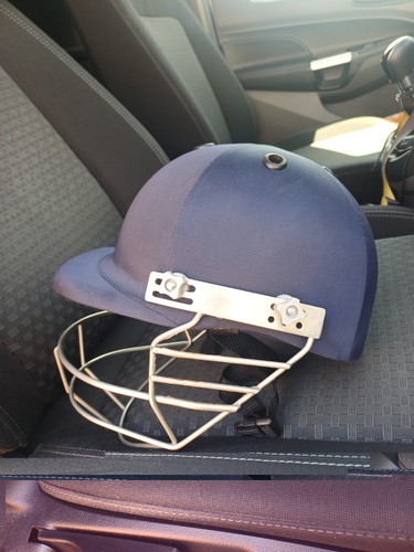Cricket helmet adult medium - cricket,