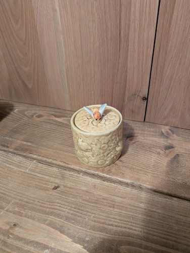 Secla honey pot with bee - honey,