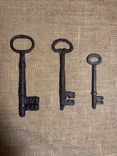 Antique iron skeleton keys - iron, |