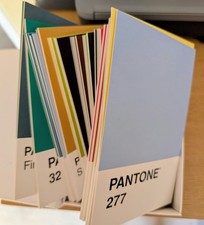 Pantone Postcard Box 100