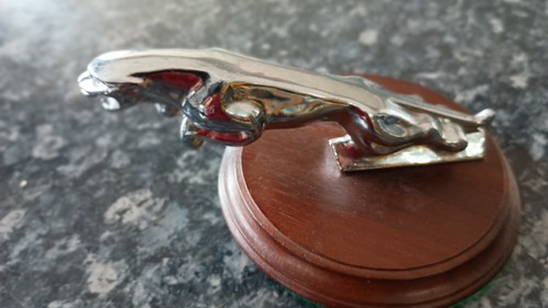 Jaguar car mascot - -, desk