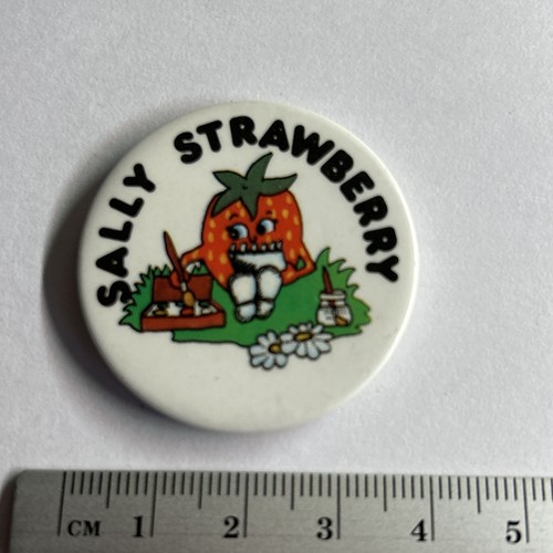 Vintage collectible pin badge - collectible,