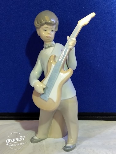Lladro 4614 boy with guitar - lladro,