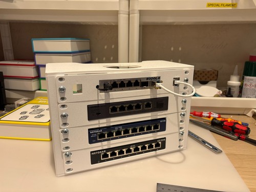 Compact server rack 3d - compact, 10"
