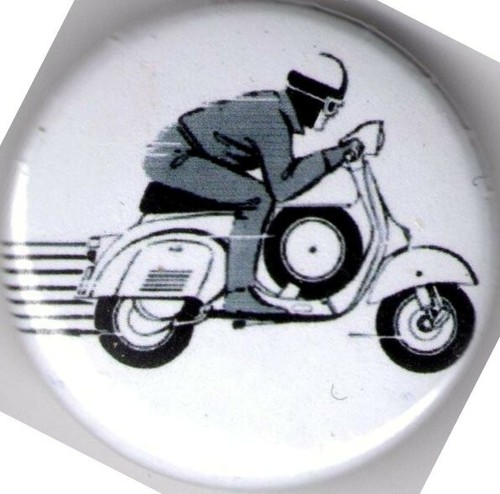 Vespa pin button badge - vespa,