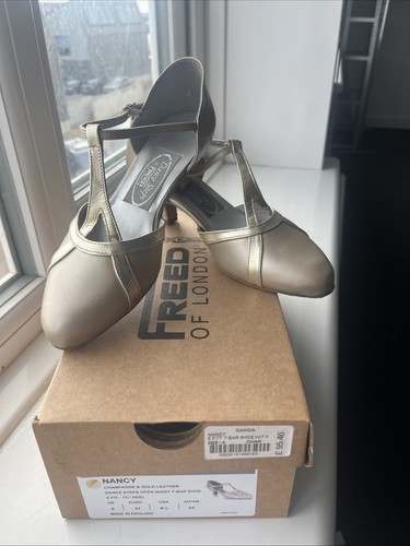 Brand new box wide fit - brand, sz4