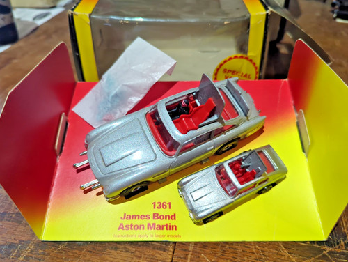 Corgi james bond aston - corgi,