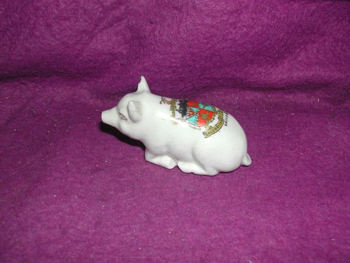 Swan crested china pig - crested,