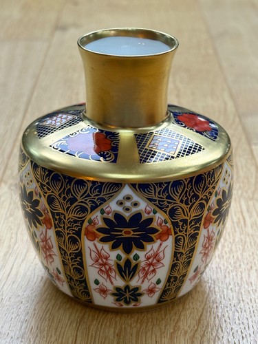 Royal crown derby bud vase - derby,