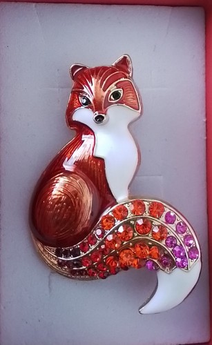 Beauiful red fox brooch - red,