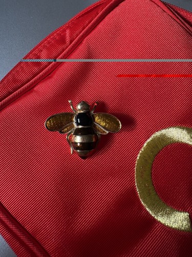 Cabouchon bee broach - cabouchon,