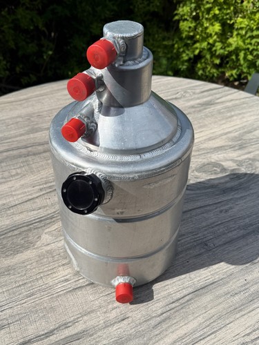 Dry sump oil tank - , .....