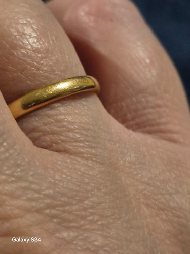 Gold wedding band - 22,