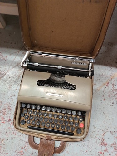 Vintage gray green olivetti - gray-green,