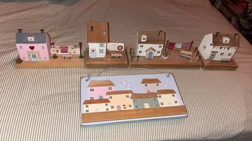 Wooden coastal cottage - coastal,