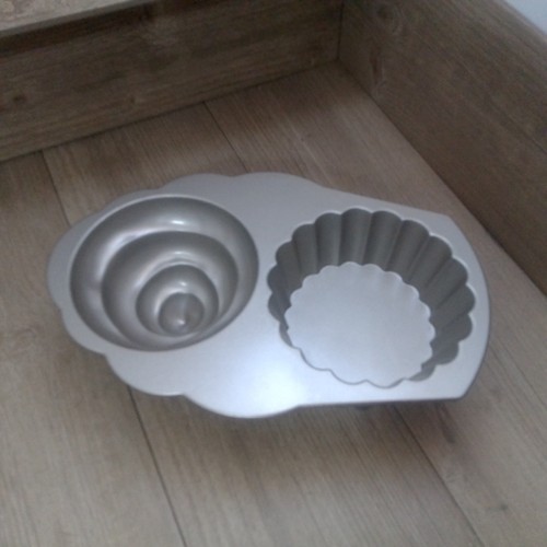 Giant cupcake cake tin - giant,