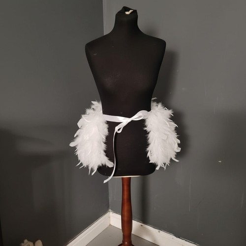 Short white feather - bustle, |