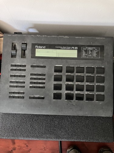 Roland drum machine - r-8, +