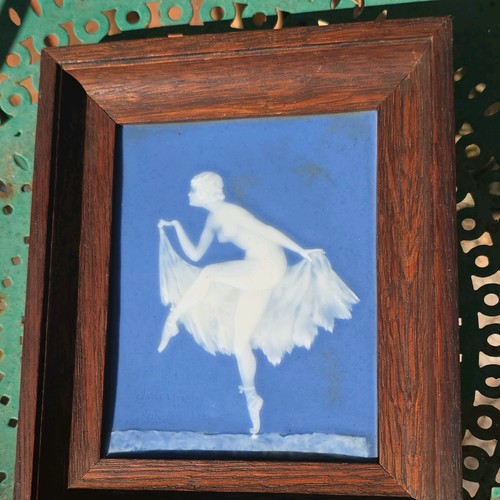 Plate dough dancer - dough,