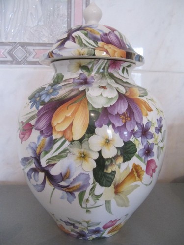 Hadida floral large jar with