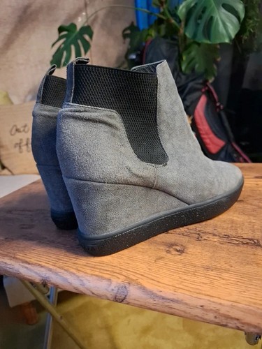 Aquatalia russell bromley - russell,