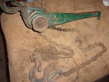 VINTAGE MANUAL CHAIN HOIST