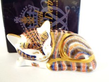 ROYAL CROWN DERBY SLEEPING  KITTEN GOLD STOPPER PAPERWEIGHT boxed with free post