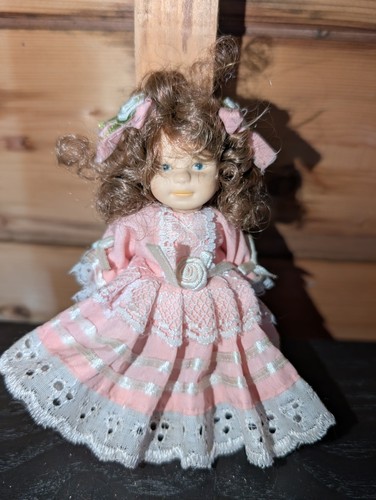Small haunted doll - small, paige