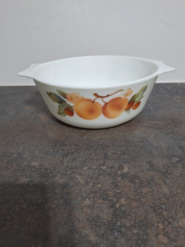 Pyrex vintage casserole dish - pyrex,