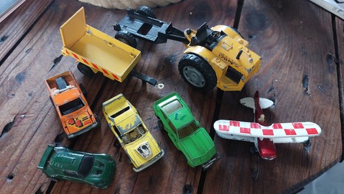 Mixed toy cars lot - toy,