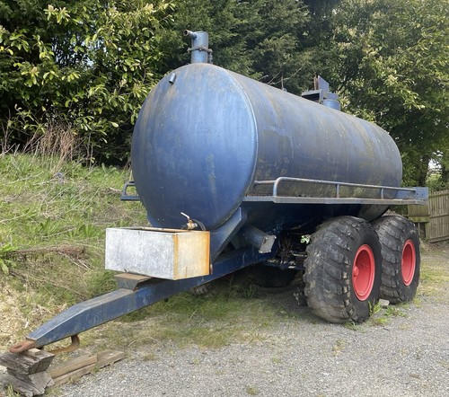 Towable 2500 gallon water - 2500,