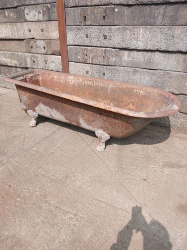 Vintage roll top bath claw - top,
