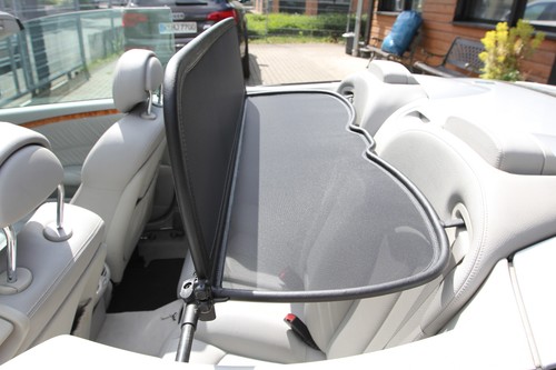 Wind deflector with - , quick