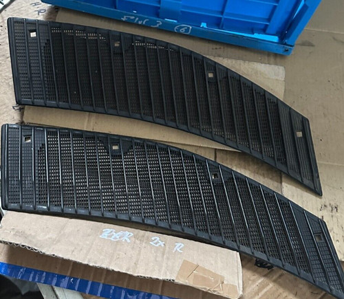 Decorative grille grille right
