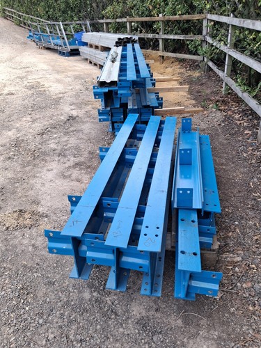 Second hand mezzanine - hand,